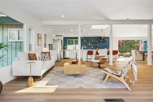 SB25132526 9 1 300x200