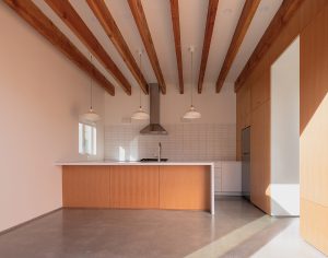 AVON 01 1200 72 DPI 300x236